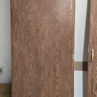 درب چوبی کمدی.