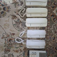 گوشی آیفون و پنل ۵ طبقه