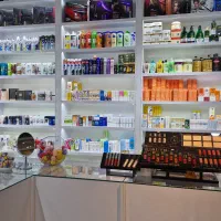 همکار فروشنده لوازم آرایشی