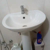 روشویی وآینه تمیز در حدنو