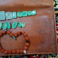 تعدادی زمرد دوبلت شده برزیلی مهره بودایی