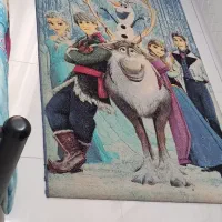 قالیچه السا  انا پرده و رو تختی السا هم موجوده