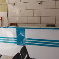 کانتر پیشخوان و قفسه و میز چوبی و کمد چوبی