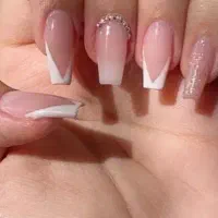 خدمات کاشت ناخن