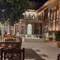 استخدام میزبان خانم یا آقا