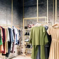 فروشنده خانم