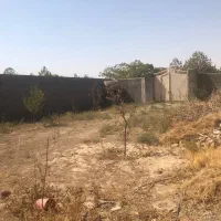 زمین دور دیوار