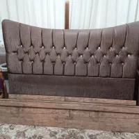 چند عدد تخت و میز کار