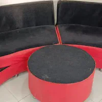 یک مبل و عسلی و تخت اپیلاسیون و میز ناخن