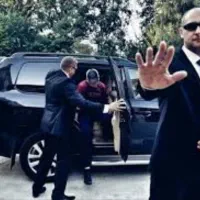 بادیگارد تشریفات ومحافظ شخصی|خدمات پذیرایی، مراسم|لاهیجان, انقلاب|دیوار