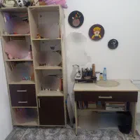 کتابخوانه و میز تحریر