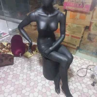 مانکن نشسته با همراه پاف