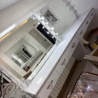 آینه شینیون و میکاپ کار