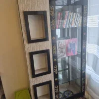 میز ناهارخوری و کتابخانه