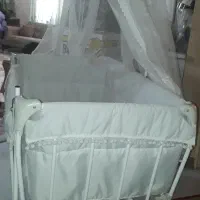 .گهواره و تخت برقی کنار مادر سودا ۵۰۰۰۰۰۰ تومان|تخت و صندلی بچه|تهران, راه آهن|دیوار