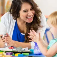 پرستار نگهداری کودک 4ساله