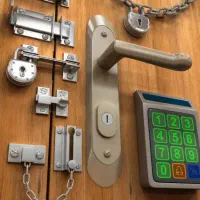 باز کردن انواع قفل خودرو ، منازل مسکونی ،باغ،تجاری