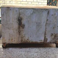 دکه آهنی سالم بزرگ تمیز