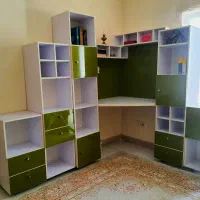 کتابخانه، میز کامپیوتر و لپ تاپ