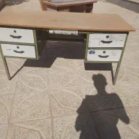 میز تحریر و کامپیوتر