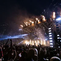 (اجرای موسیقی زنده و دیجی) با نوازندگان حرفه ای