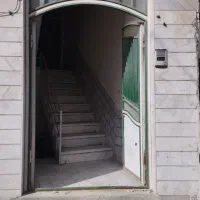 پاک کردن برچسب های روی درو دیوارمنزل