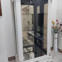 ویترین چوبی محکم