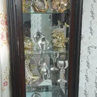 بوفه باتمام وسایل داخلش