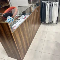 فروش فوری یکجا پوشاک + دکور و ویترین|لباس|قم, نخودی|دیوار