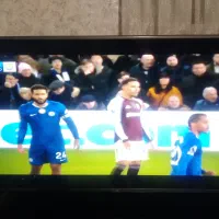 تلوزیون و میز تلوزیون