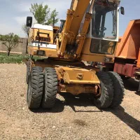 بیل مکانیکی لاستیکی ۹۱۲ در حد نو