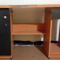 میز کامپیوتر . مانیتور