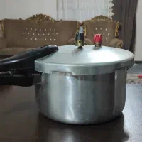 زود پز سالم و تمیز کلا شاید دو بار استفاده شده.|ظروف پختوپز|لنگرود, |دیوار