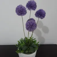 گلدون با گل مصنوعی