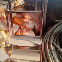 میز تلوزیونی کار کرده ولی عین استفاده نشده