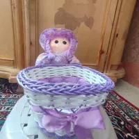 عروسک با سبد حصیری