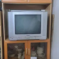 میز تلویزیون و تلویزیون