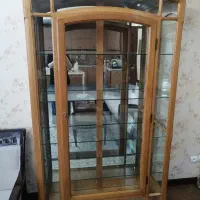 ویترین چوب راش کاملاً سالم و بسیار تمیز در حد نو