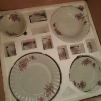 ظرف چینی ۶ نفره کامل با کارتن گل سرخ|ظروف سرو و پذیرایی|رباط‌کریم, الارد|دیوار