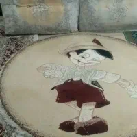 فرش گرد و  ۲ عدد پشتی