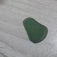 سنگ یشمی وقیمتی توجه کنید نور ازش عبور میکنه