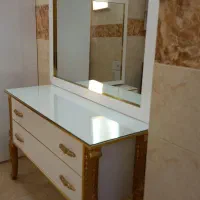 آینه و کنسول آرایشگاه