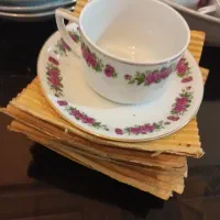 دو دست فنجان نعلبکی گلسرخی اصیل