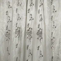 دو عدد پرده یک اندازه در حد نو دوخته شده