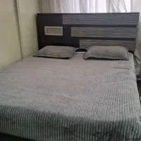 تخت دونفره با تشک و پاتختی