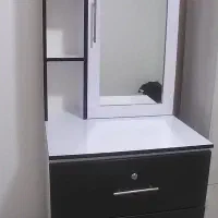 دوعدد کمد رخت آویزوکمد وسایل آرایشی