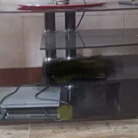میز تلویزیون شیشه ای سالم و تمیز