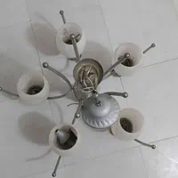 فروش لوستر پنج شاخه با یک لوستر دیواری یک شاخه|لوستر و چراغ آویز|شیراز, قلعه شاهزاده بیگم|دیوار
