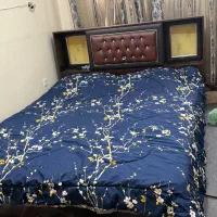 تخت دو نفره به همراه تشک و دراور و دوعدد پاتختی