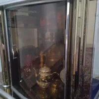 زیرتلویزیون ویترینی